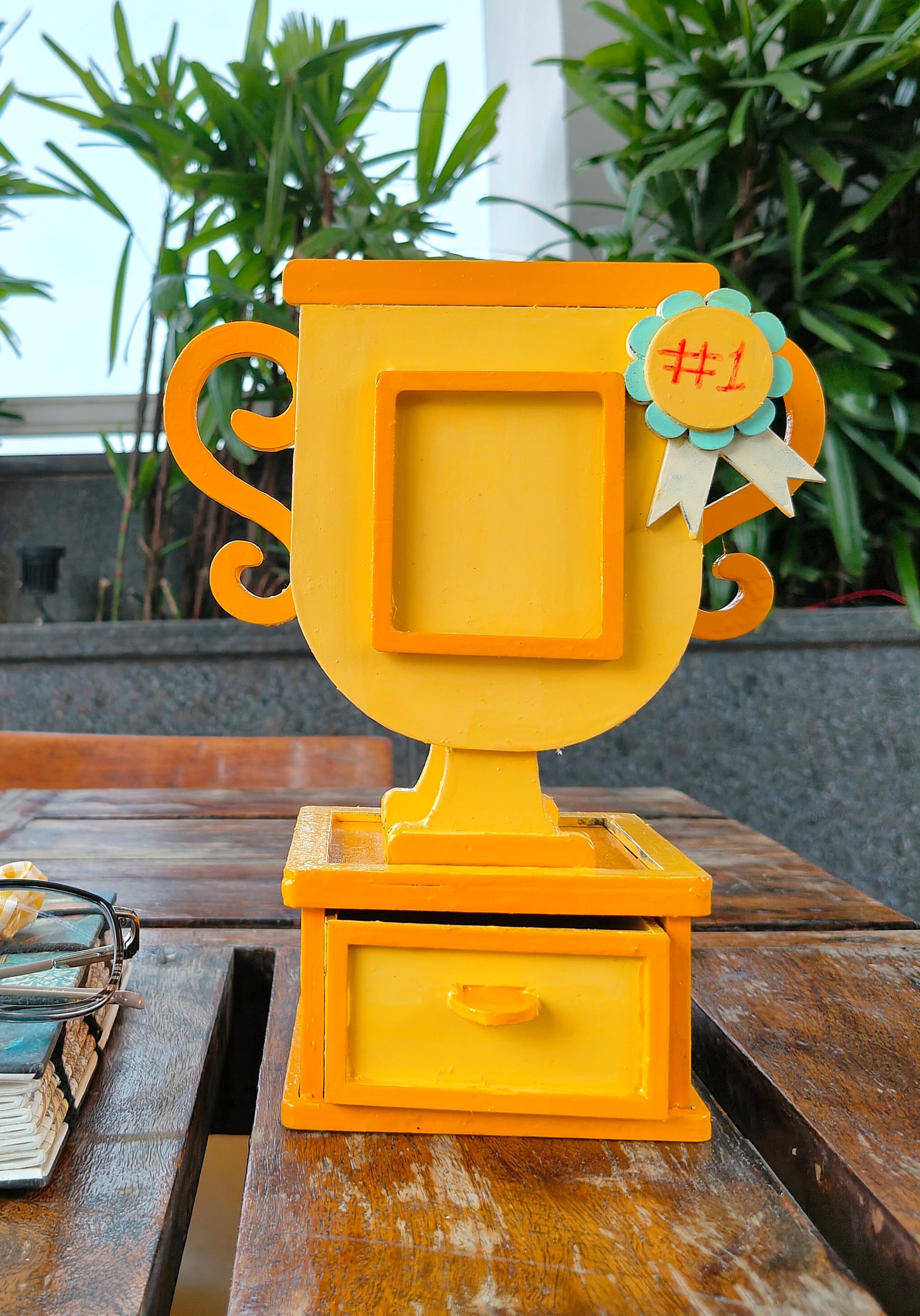 Trophy‑Shaped Pen Stand With Mini Drawer & Photo Frame
