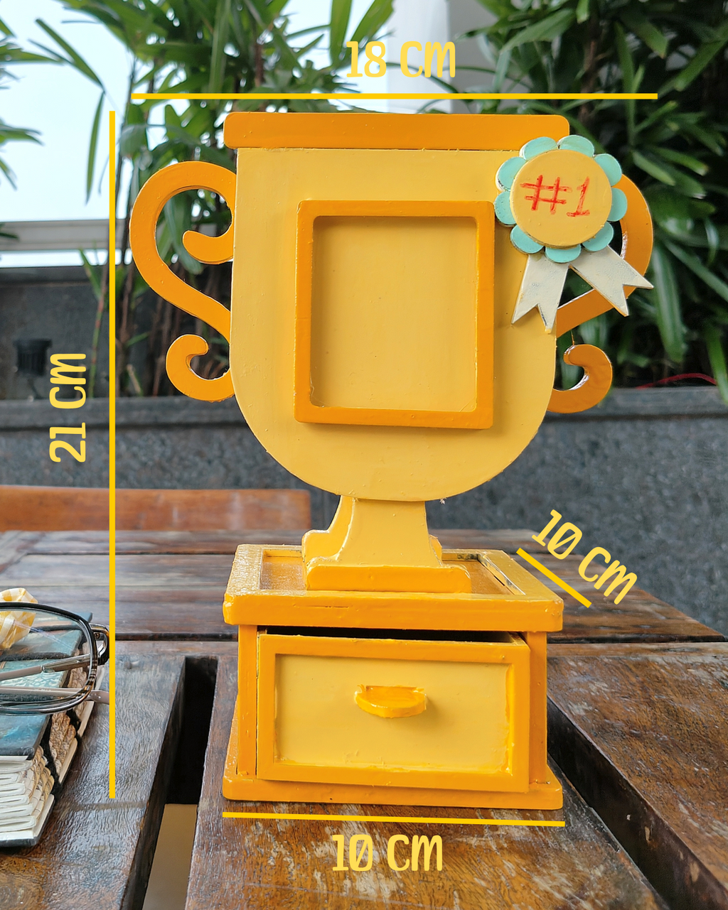 Trophy‑Shaped Pen Stand With Mini Drawer & Photo Frame